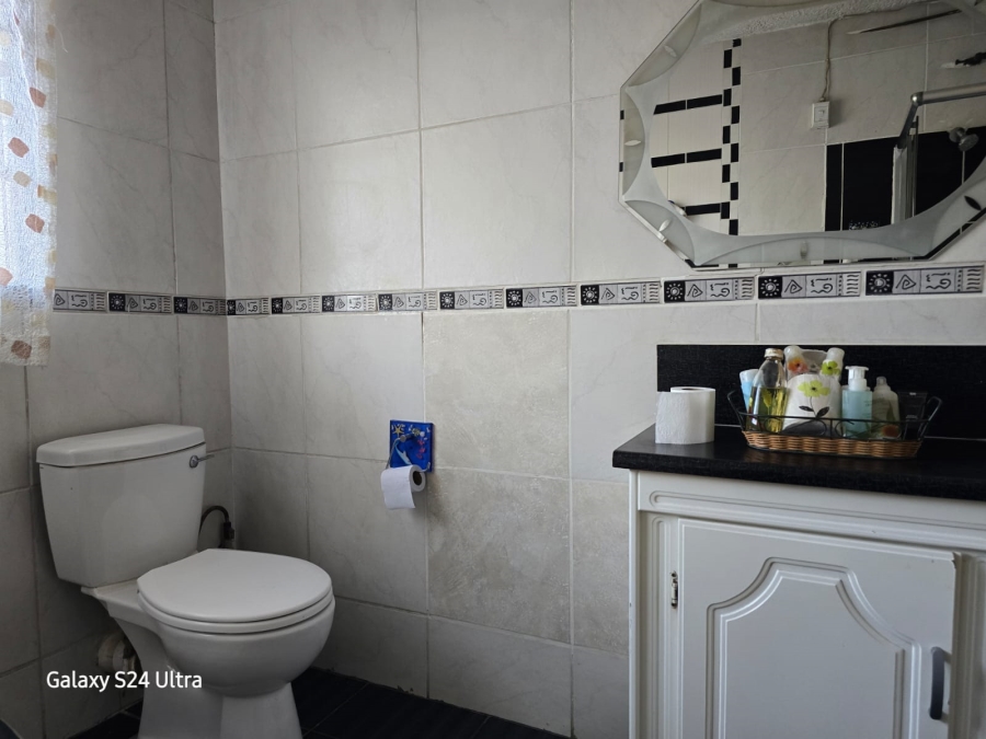 2 Bedroom Property for Sale in Cruywagenpark Gauteng