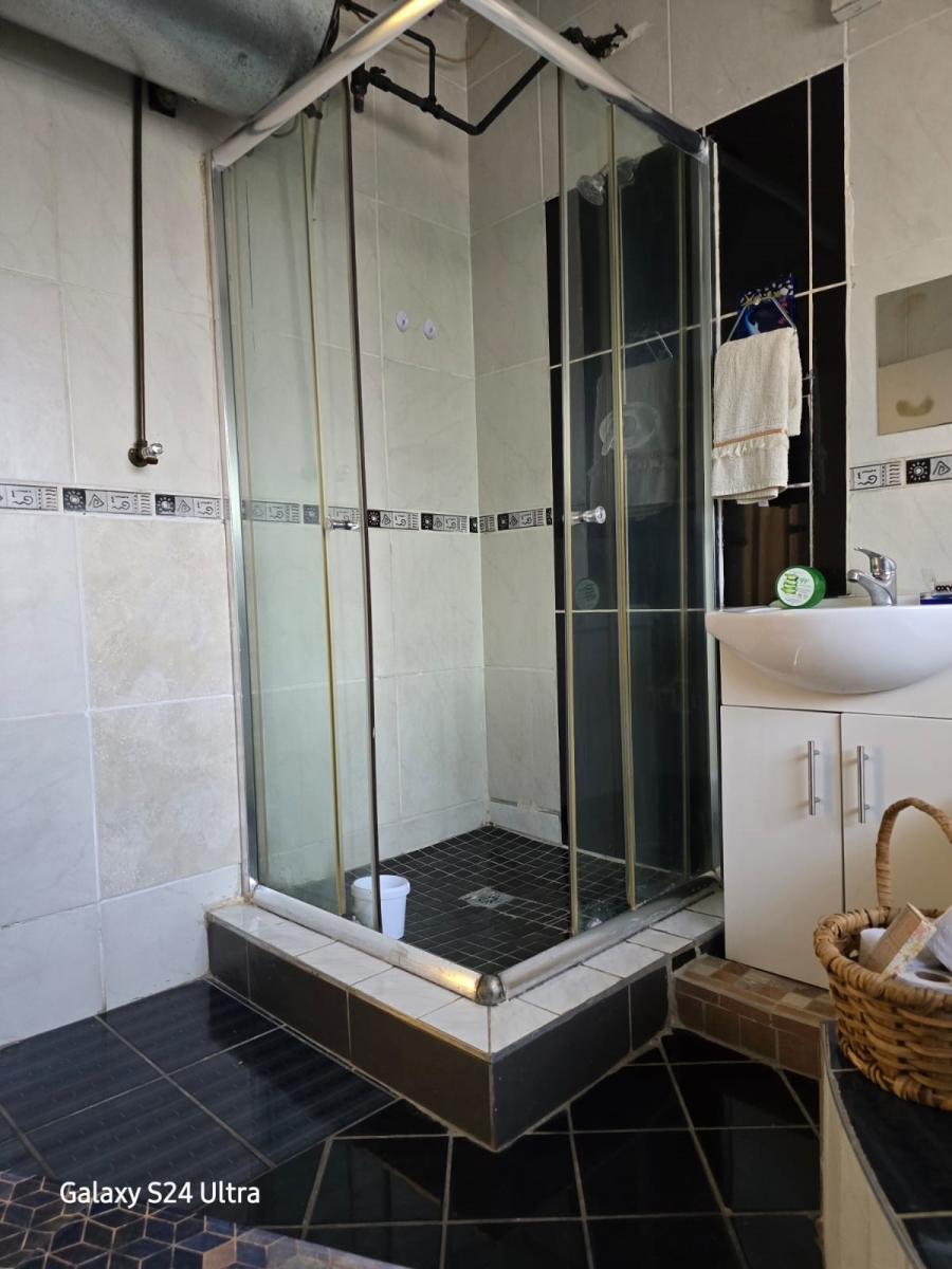 2 Bedroom Property for Sale in Cruywagenpark Gauteng