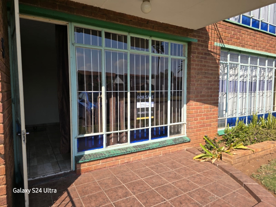 2 Bedroom Property for Sale in Cruywagenpark Gauteng