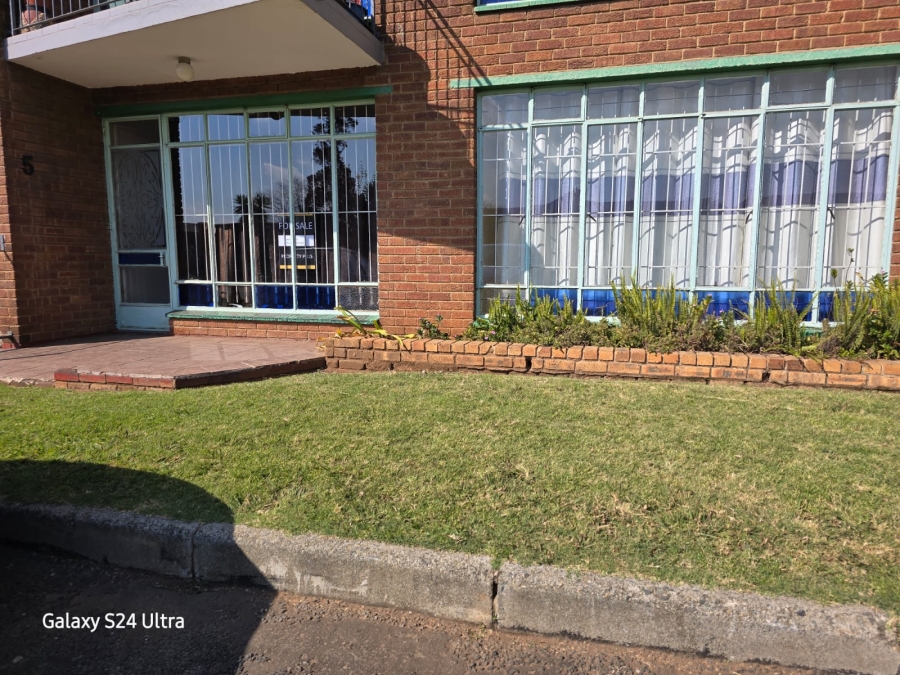 2 Bedroom Property for Sale in Cruywagenpark Gauteng
