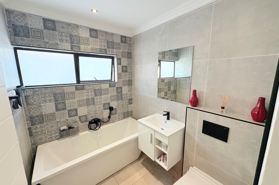 3 Bedroom Property for Sale in Rynfield Gauteng
