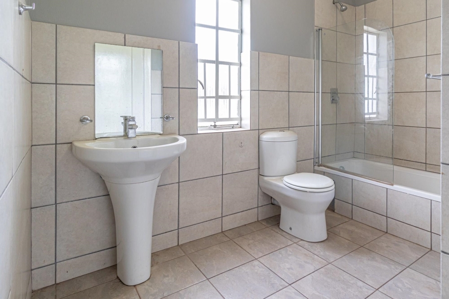 To Let 3 Bedroom Property for Rent in Florida Gauteng