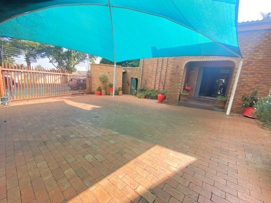 3 Bedroom Property for Sale in Noordheuwel Gauteng