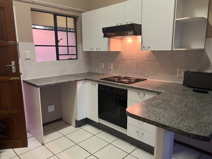 To Let 1 Bedroom Property for Rent in Helderkruin Gauteng
