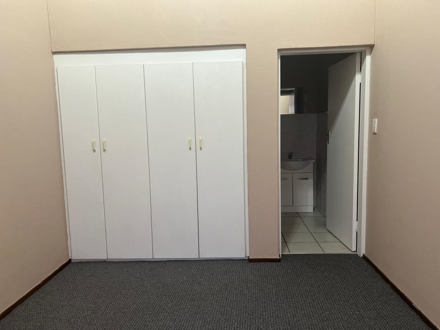 To Let 1 Bedroom Property for Rent in Helderkruin Gauteng