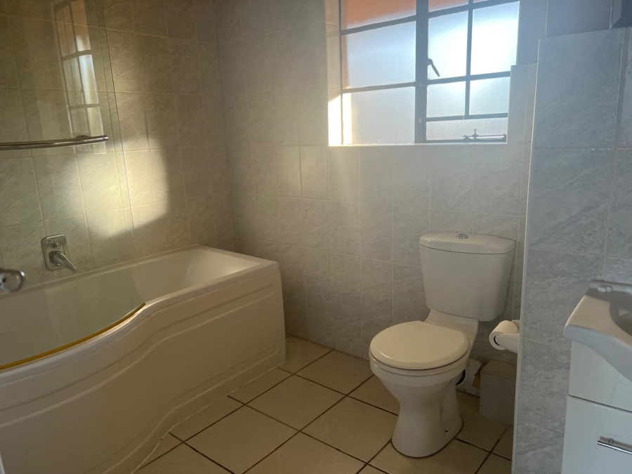 To Let 1 Bedroom Property for Rent in Helderkruin Gauteng