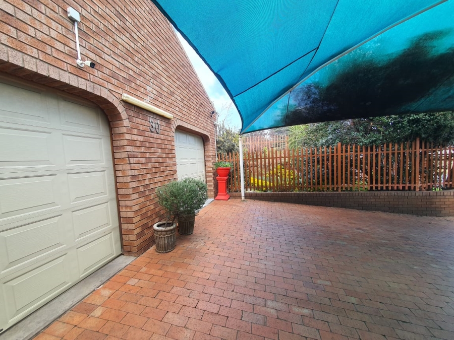 3 Bedroom Property for Sale in Noordheuwel Gauteng