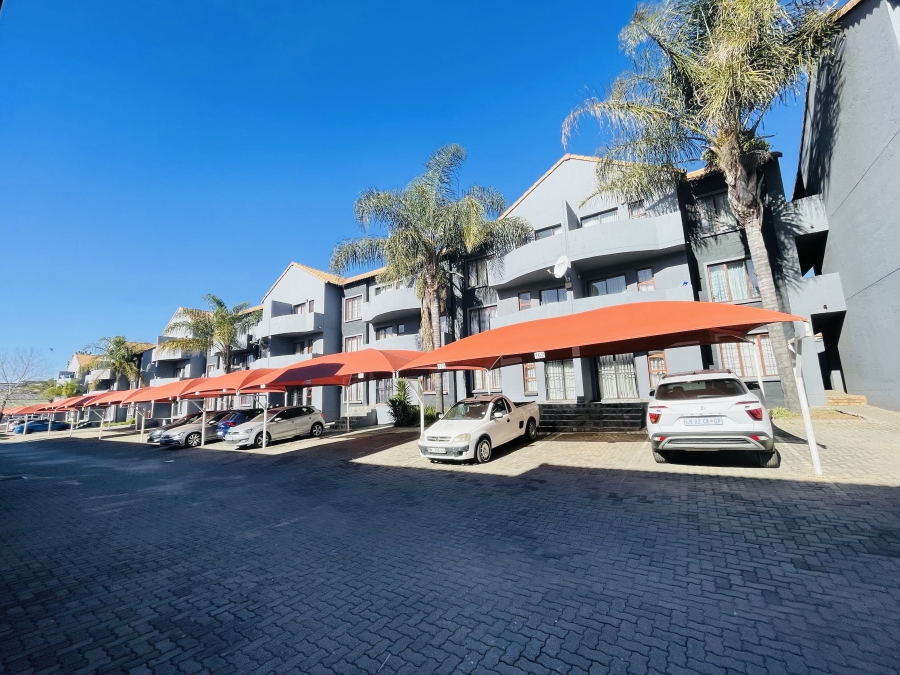 2 Bedroom Property for Sale in Erand Gardens Gauteng