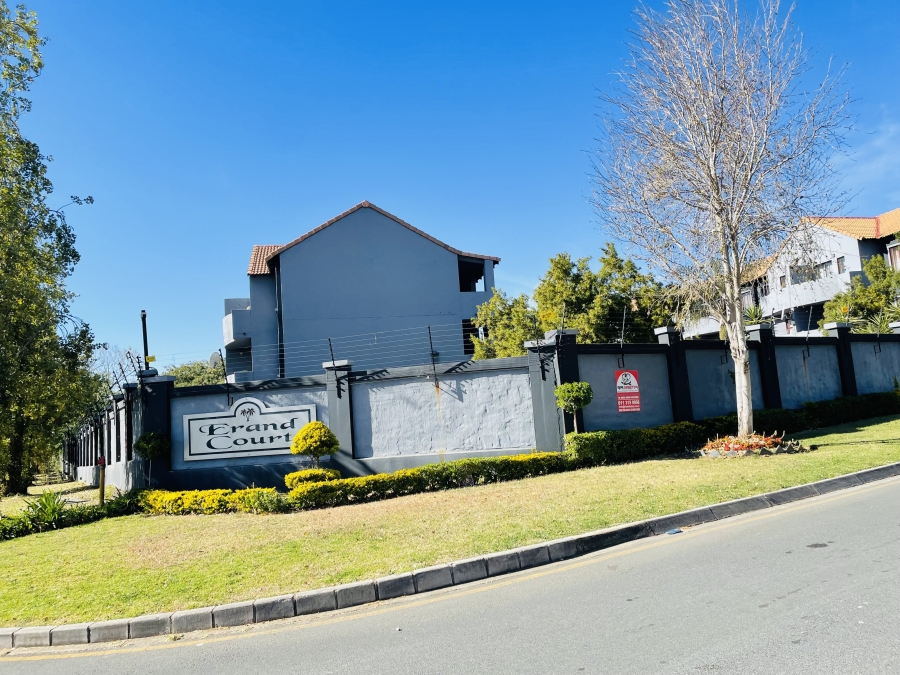 2 Bedroom Property for Sale in Erand Gardens Gauteng