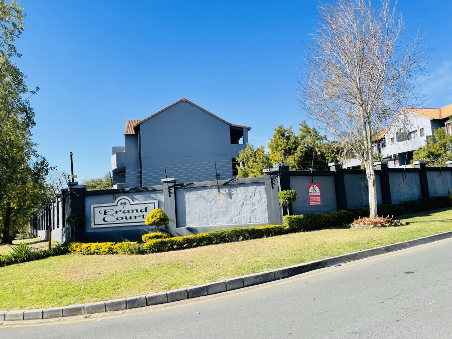 2 Bedroom Property for Sale in Erand Gardens Gauteng