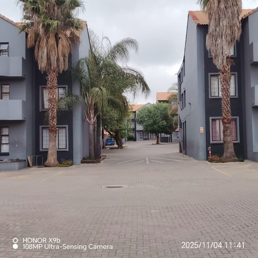 2 Bedroom Property for Sale in Erand Gardens Gauteng