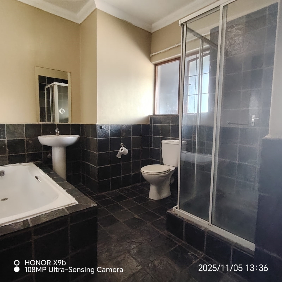 2 Bedroom Property for Sale in Erand Gardens Gauteng