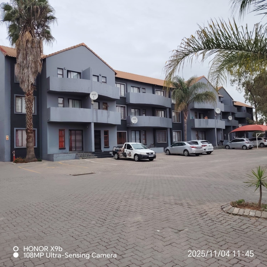 2 Bedroom Property for Sale in Erand Gardens Gauteng