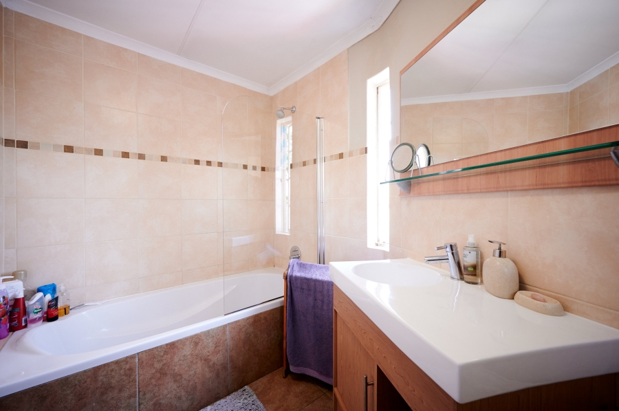 2 Bedroom Property for Sale in Noordwyk Gauteng