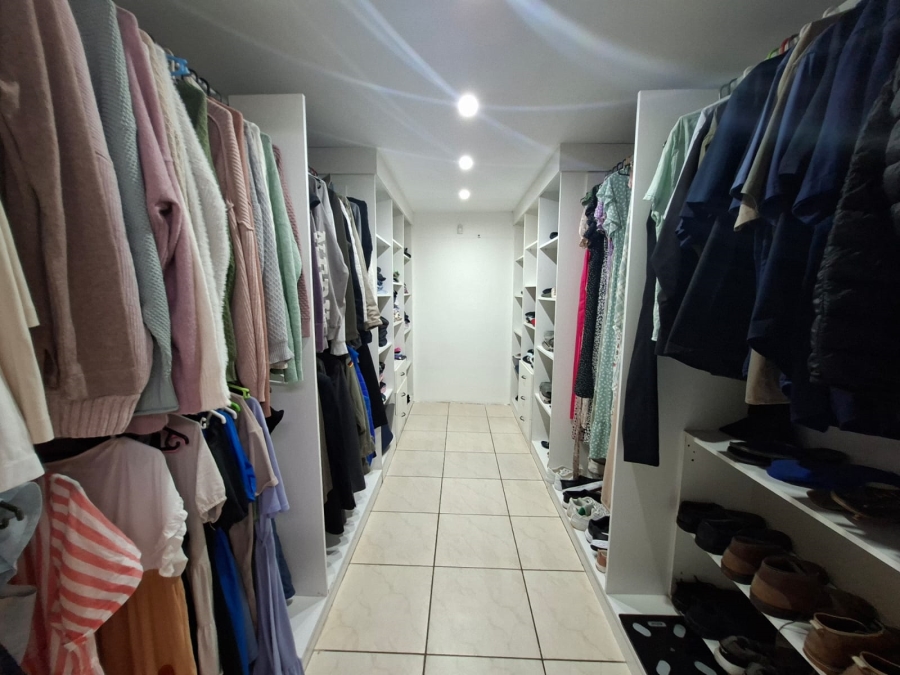 4 Bedroom Property for Sale in Rangeview Gauteng
