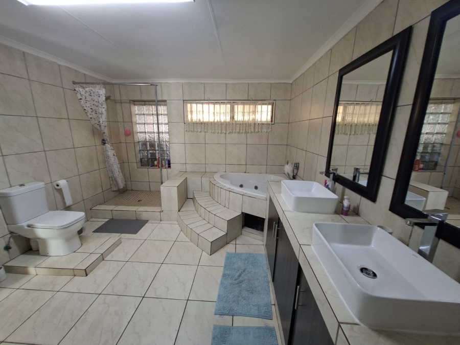 4 Bedroom Property for Sale in Rangeview Gauteng