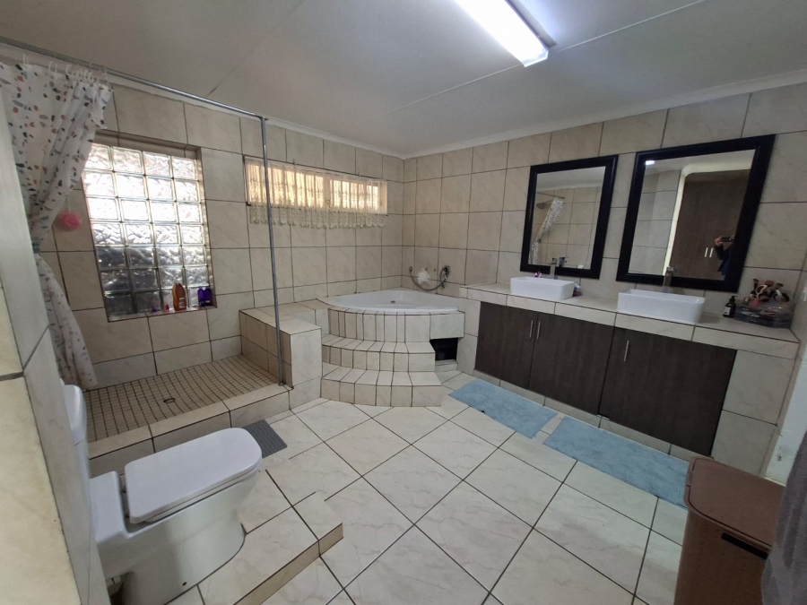 4 Bedroom Property for Sale in Rangeview Gauteng