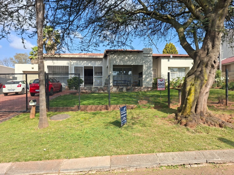 4 Bedroom Property for Sale in Rangeview Gauteng