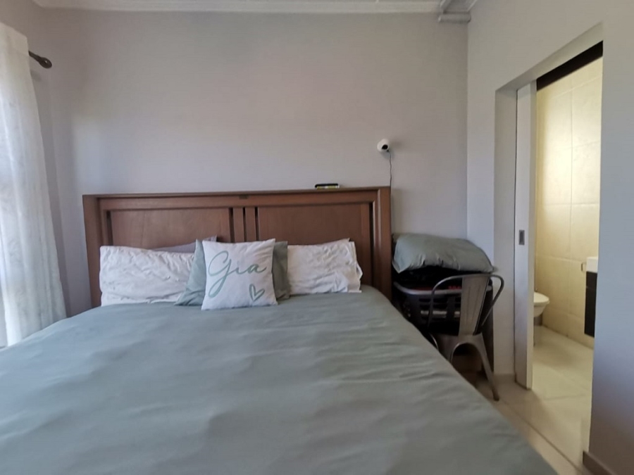 2 Bedroom Property for Sale in Bassonia Gauteng