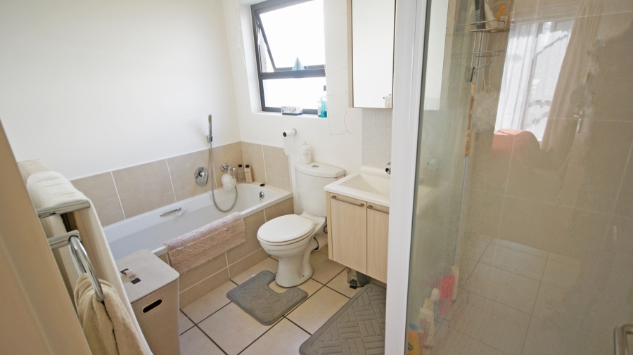 To Let 1 Bedroom Property for Rent in Bryanston Gauteng