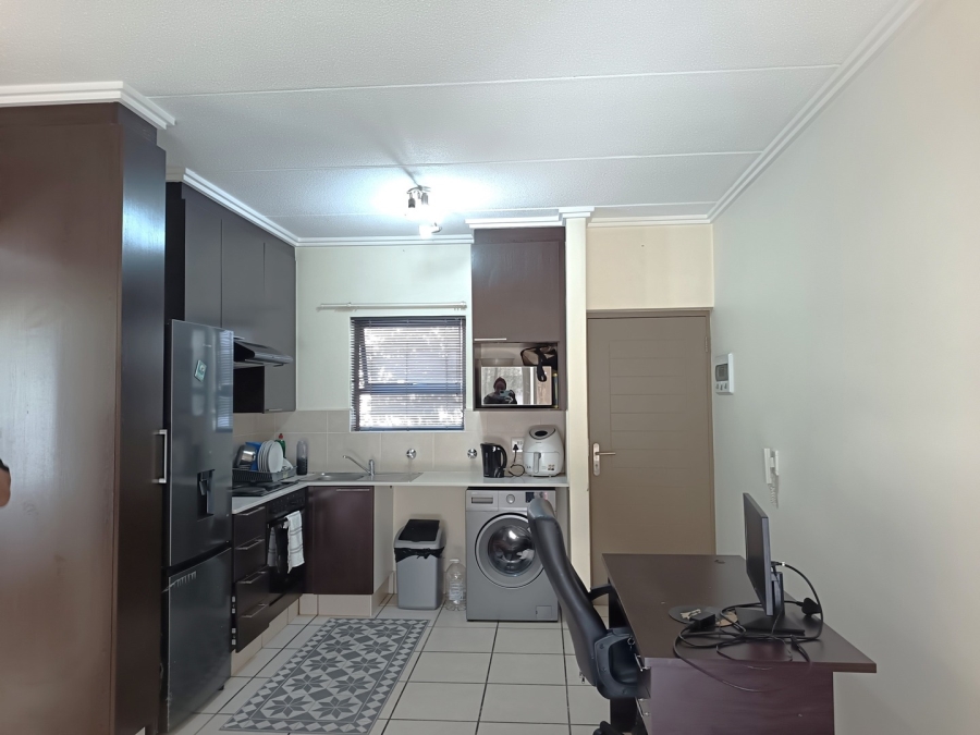 To Let 1 Bedroom Property for Rent in Bryanston Gauteng