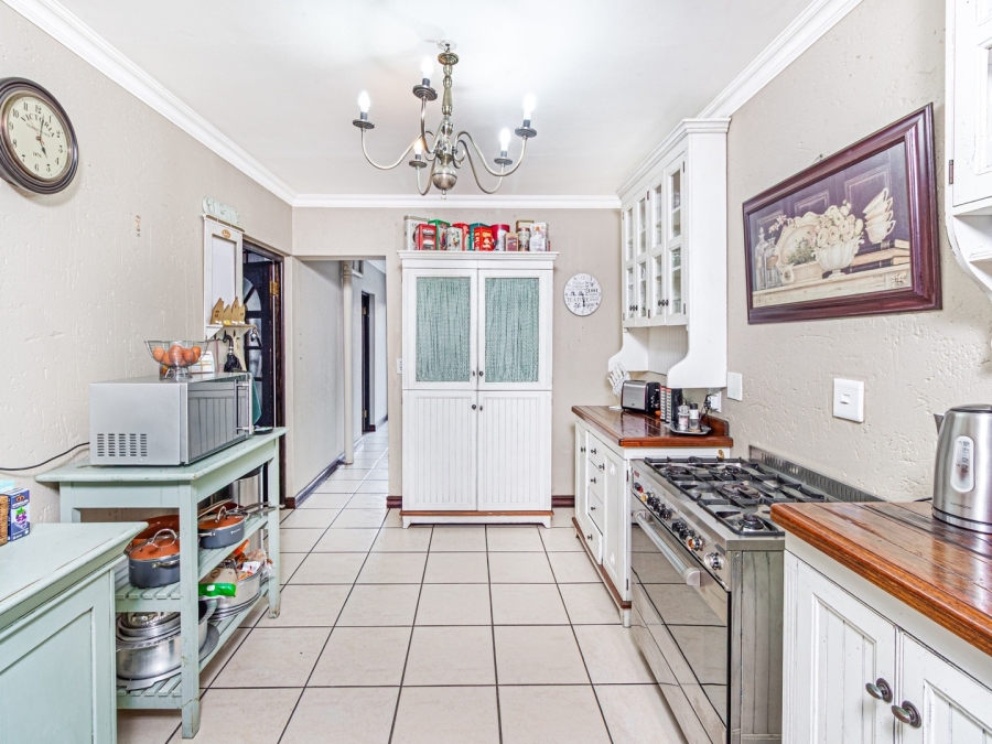 To Let 4 Bedroom Property for Rent in Fourways Gardens Gauteng