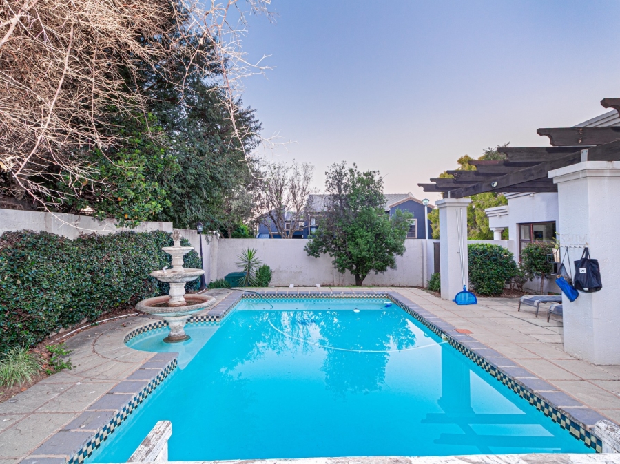 To Let 4 Bedroom Property for Rent in Fourways Gardens Gauteng