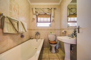 3 Bedroom Property for Sale in Glen Marais Gauteng