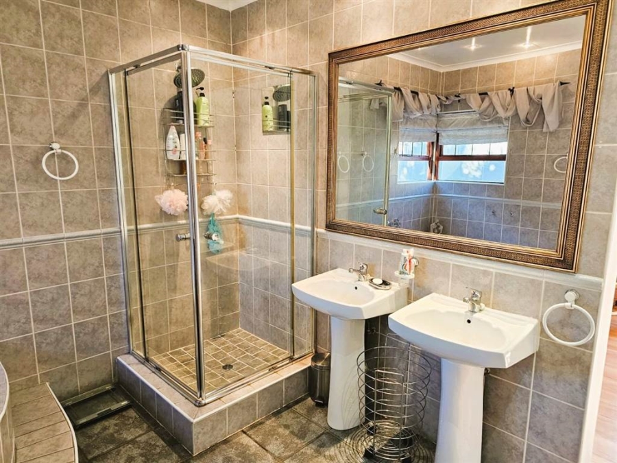 3 Bedroom Property for Sale in Glen Marais Gauteng