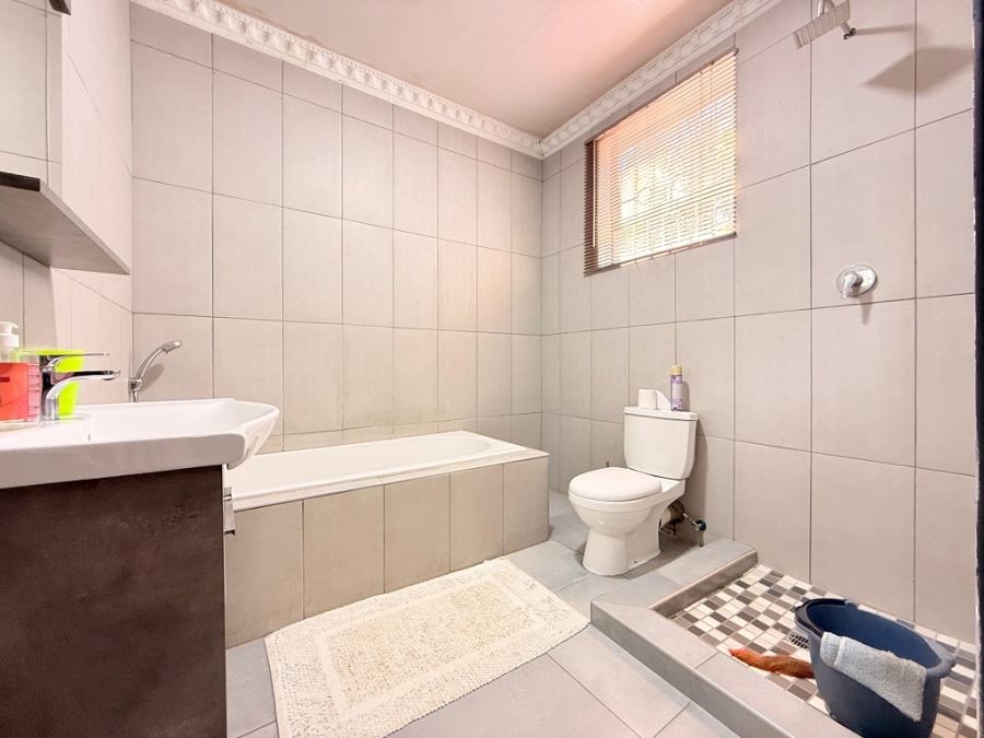 3 Bedroom Property for Sale in Robertsham Gauteng