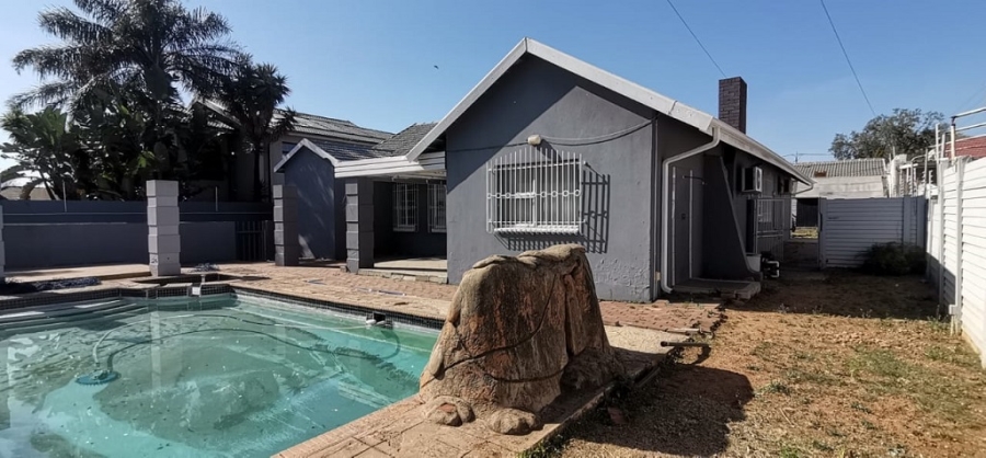 3 Bedroom Property for Sale in Robertsham Gauteng