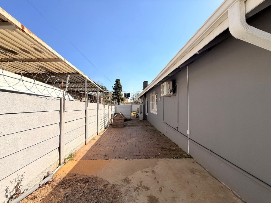 3 Bedroom Property for Sale in Robertsham Gauteng
