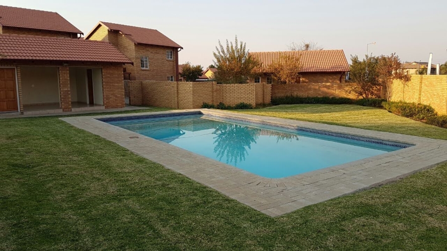 2 Bedroom Property for Sale in Equestria Gauteng