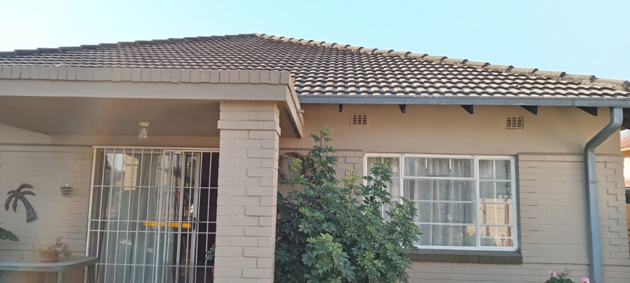 3 Bedroom Property for Sale in Geduld Gauteng