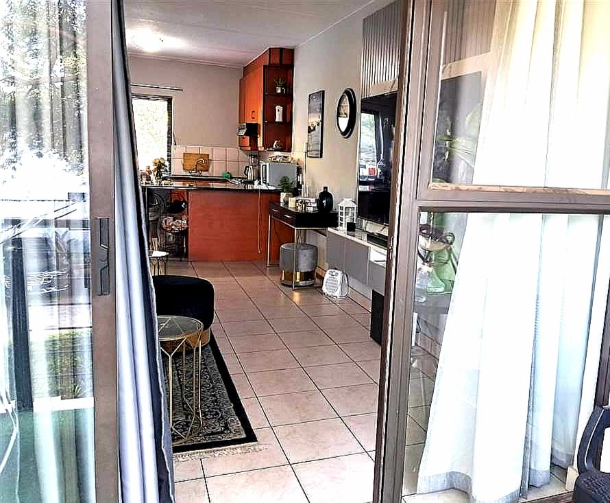 To Let 2 Bedroom Property for Rent in Magaliessig Gauteng