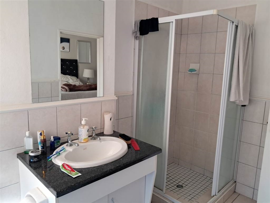 To Let 2 Bedroom Property for Rent in Magaliessig Gauteng