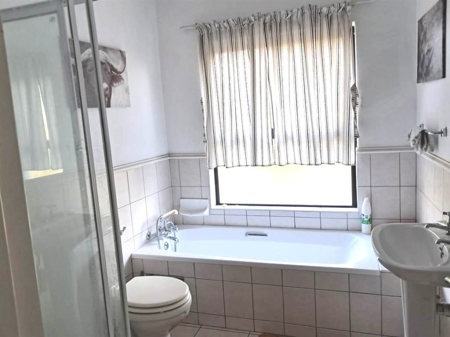 To Let 2 Bedroom Property for Rent in Magaliessig Gauteng