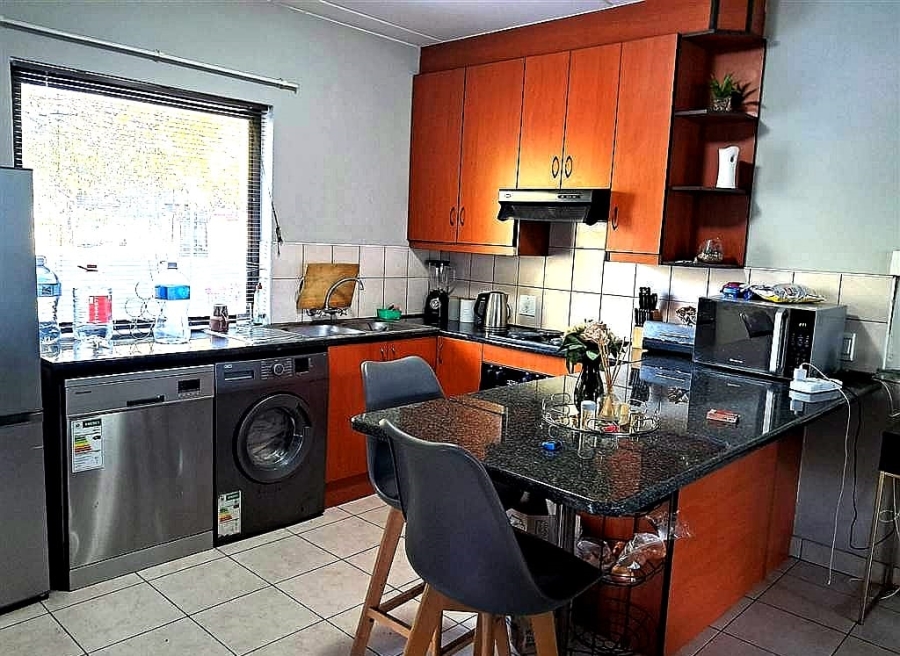 To Let 2 Bedroom Property for Rent in Magaliessig Gauteng
