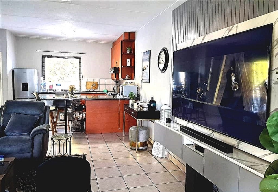 To Let 2 Bedroom Property for Rent in Magaliessig Gauteng