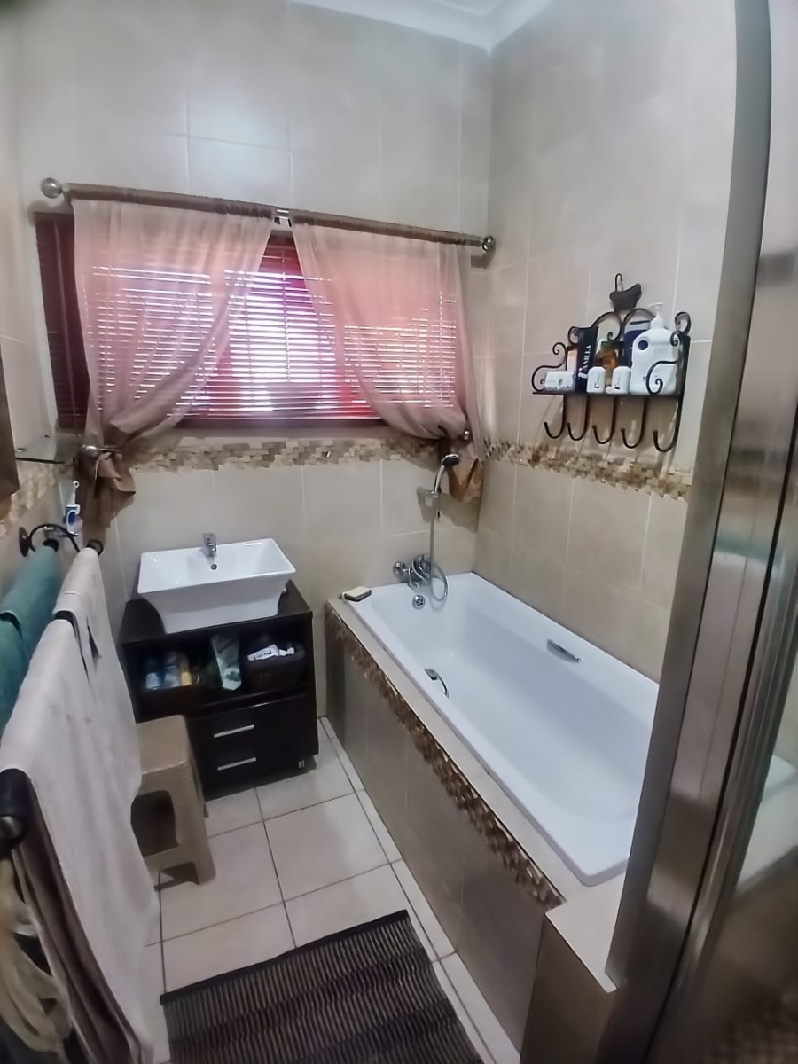 3 Bedroom Property for Sale in Wentworth Park Gauteng