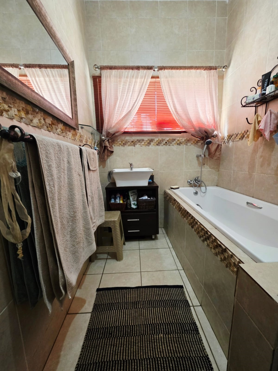 3 Bedroom Property for Sale in Wentworth Park Gauteng