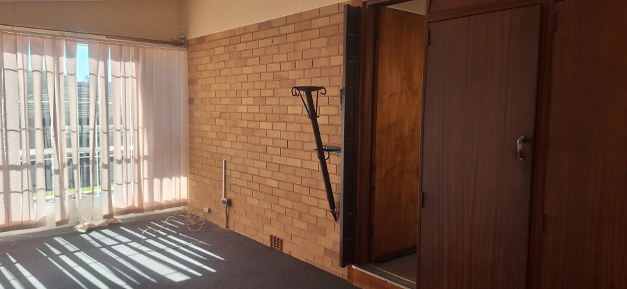 4 Bedroom Property for Sale in Wentworth Park Gauteng