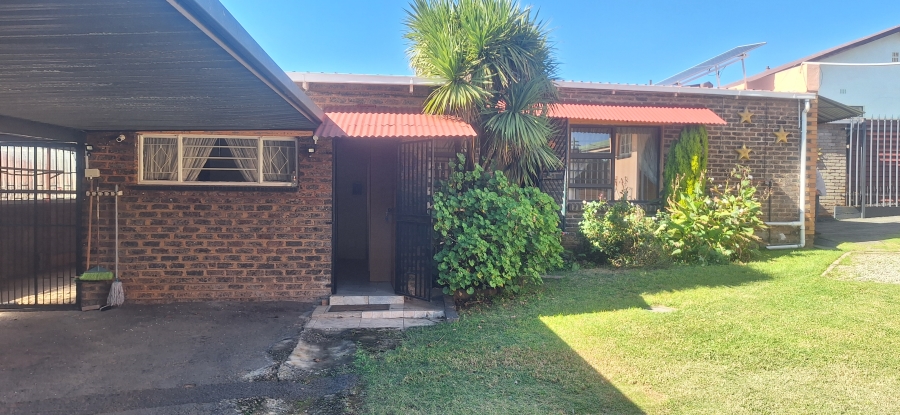 4 Bedroom Property for Sale in Wentworth Park Gauteng