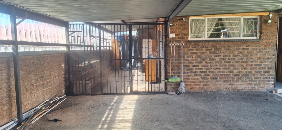 4 Bedroom Property for Sale in Wentworth Park Gauteng
