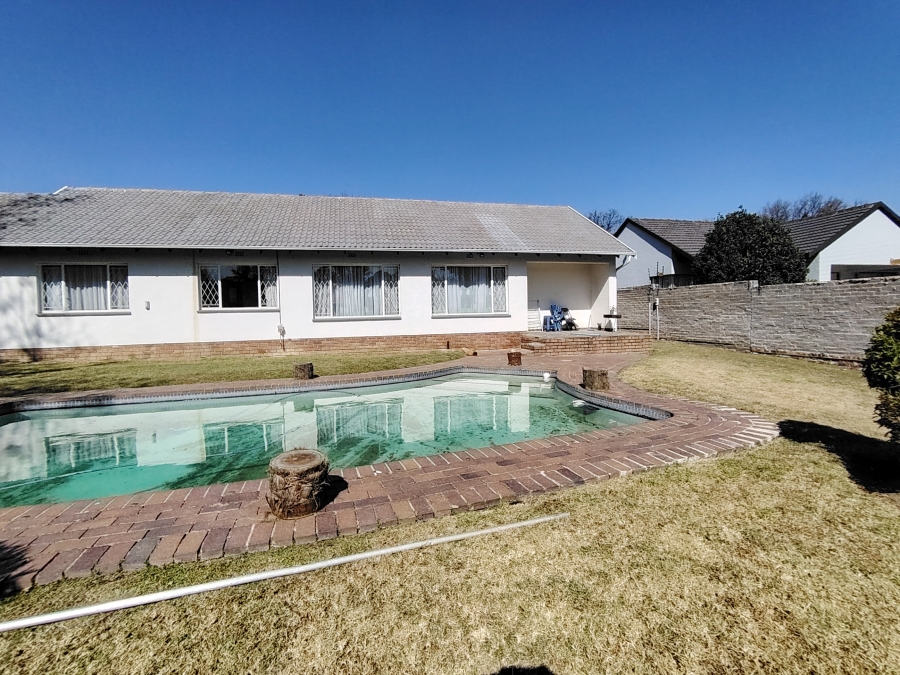 3 Bedroom Property for Sale in Vorna Valley Gauteng