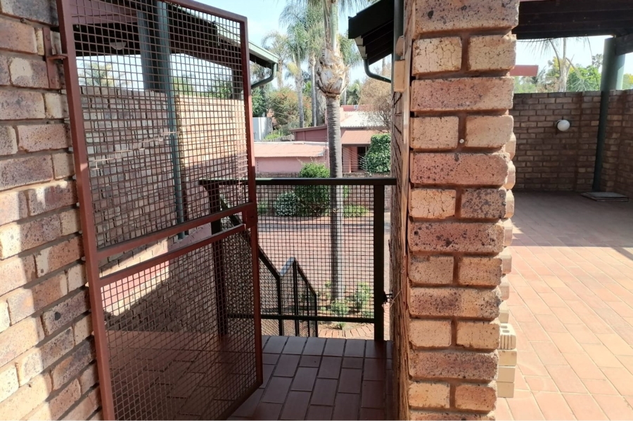 2 Bedroom Property for Sale in Doornpoort Gauteng