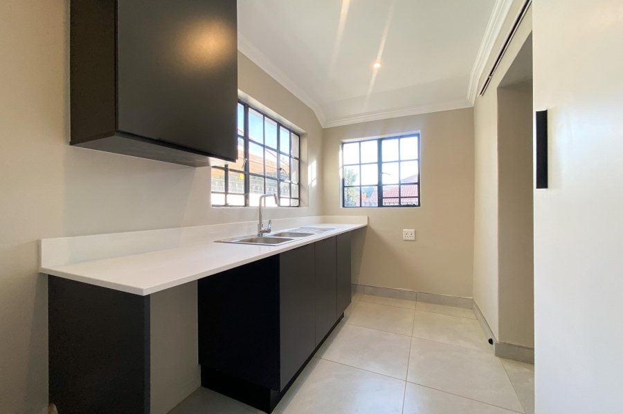 To Let 2 Bedroom Property for Rent in Faerie Glen Gauteng