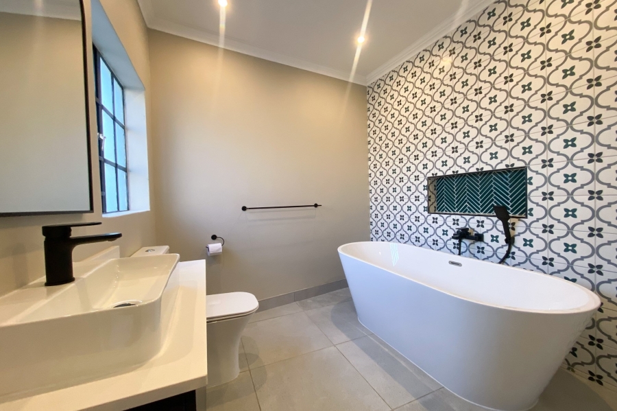 To Let 2 Bedroom Property for Rent in Faerie Glen Gauteng