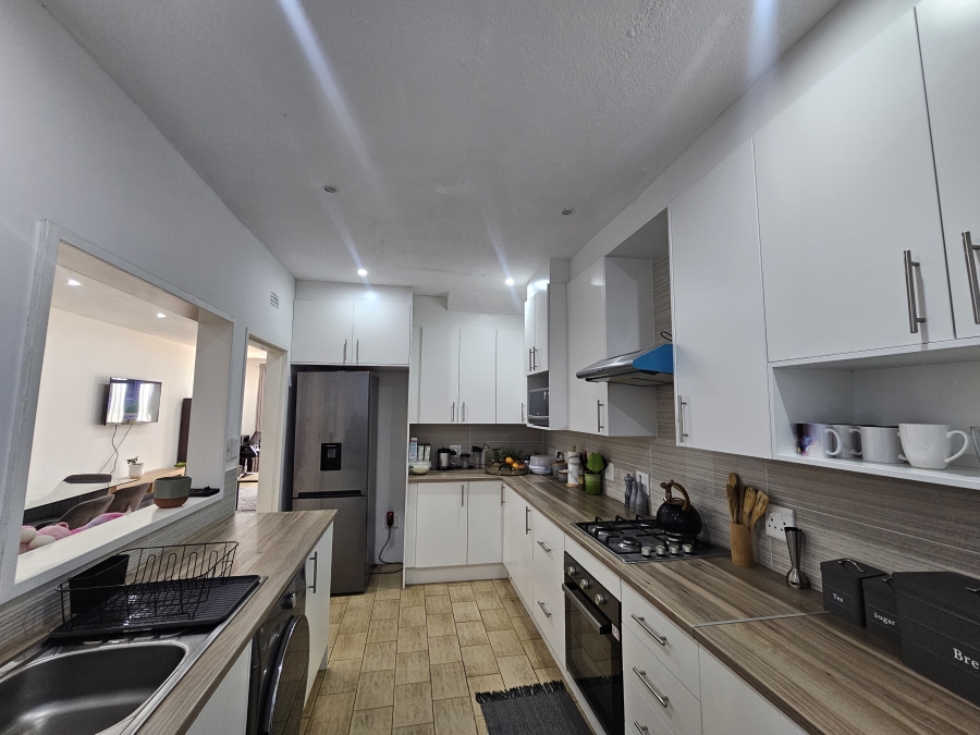 To Let 3 Bedroom Property for Rent in Sunset Acres Gauteng