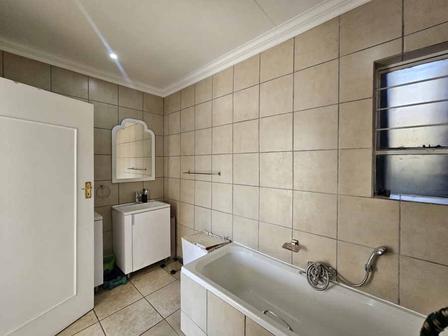 To Let 3 Bedroom Property for Rent in Sunset Acres Gauteng